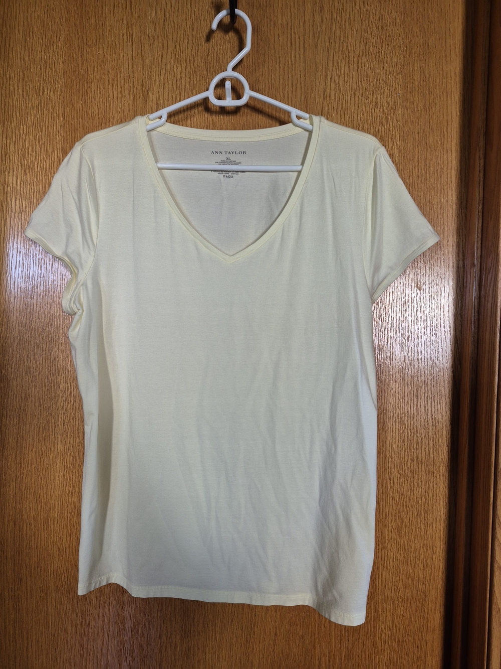 Ann Taylor Pale Yellow V-Neck Short Sleeve Tee